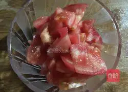 Illustration of how to make tomato and duck egg fried rice 4