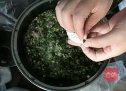 Illustration of how to make dumplings stuffed with chives 2