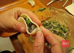 Illustration of how to wrap Liuye dumplings 7