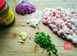 Illustration of how to make meat sauce fried rice 3