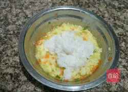 Illustration of how to make rice egg pancakes 7