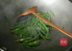 Illustration of how to make fried rice with beans and eggs 5