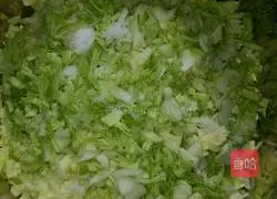 Cooked cabbage Illustration of how to make steamed dumplings 2