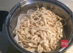 Illustration of how to make steamed beans and noodles 4