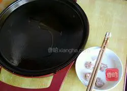 Illustration of how to make lotus root meat pie 14