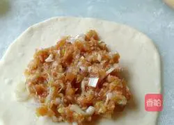 Illustration of how to make pork and green onion pie 4