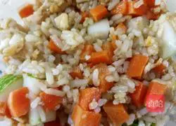 Cucumber, carrot and egg fried rice (vegetable egg fried rice) recipe illustration 8