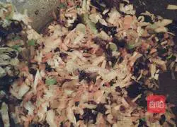 Illustration of how to make cured meat and mixed egg fried rice 19