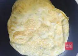 Illustration of how to make leek, egg skin and meat dumplings 3