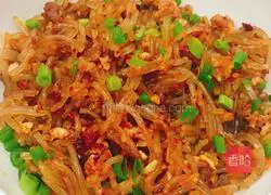 Illustration of how to make spicy vermicelli bun filling 8
