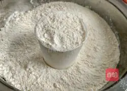 Illustration of how to make Chinese Valentine's Day cakes 1