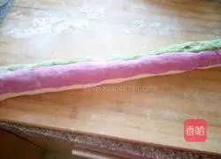 Illustration of how to make colorful buns 14