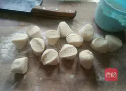 Illustration of how to make yellow garlic sprouts (chive yellow) and meat dumplings (home-style steamed dumplings) 7