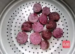 Illustration of how to make purple potato milk pancakes 1