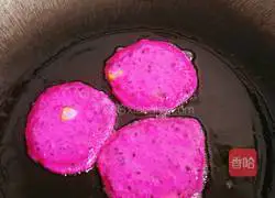 Illustration of making dragon fruit egg pancake 13