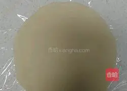 Illustration of how to make hand-grabbed pancake crust 9