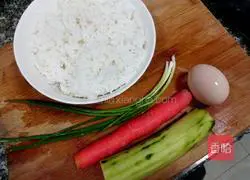 Illustration of how to make carrot, cucumber and egg fried rice 1