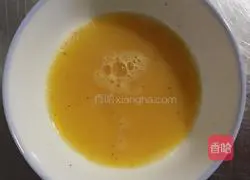 Illustration of how to make golden cumin steamed buns 1