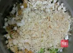 Illustration of how to make zucchini buns with oil residue 8