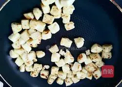 Illustration of how to make cumin diced steamed buns 4