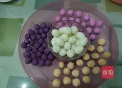 Illustration of how to make sweet wine colored glutinous rice balls 11