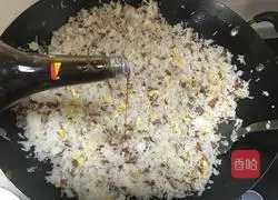 Illustration of how to make fried rice with dried radish 7