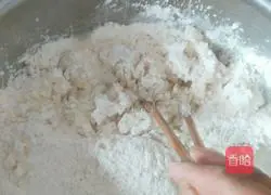 Illustration of how to roll eggs with pancakes 2