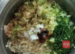 Pork and cabbage vermicelli Illustration of how to make steamed buns 9