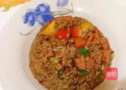  Illustration of how to make fried rice with colored pepper and soy sauce 5