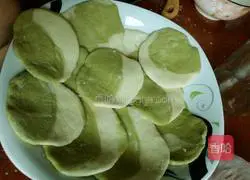 Illustration of how to make two-color dumpling wrappers 9