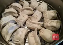 Pork Illustration of making onion dumplings 23