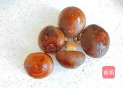 Illustration of how to make mushroom and shepherd's purse dumplings 7