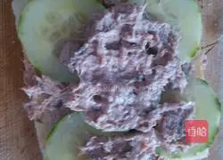 Illustration of how to make tuna fish sandwich 9