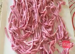 Illustration of how to make amaranth cold noodles 4