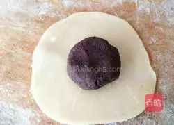 Illustration of how to make bean paste cakes with electric baking pan 15