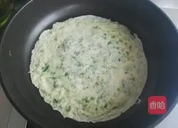 Illustration of how to make chive and sweet potato leaf egg pancakes 6