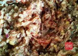 Illustration of how to make pork and cabbage dumpling stuffing 16