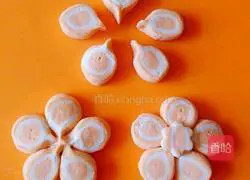Illustration of how to make carrot and two-color flower steamed buns 9