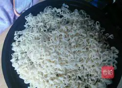 Illustration of how to make fried noodles 1