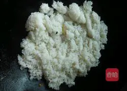 Illustration of how to make egg and ham fried rice 4