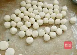 Illustration of how to make mushroom and pork dumplings 7