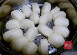 Illustration of how to cut steamed buns 7