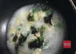 Illustration of how to make fresh meat wontons 9