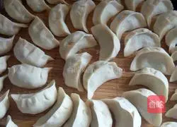Illustration of how to make vegetarian dumplings 7