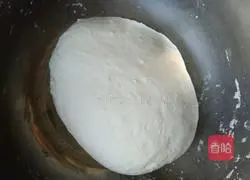 Illustration of how to make mutton stuffed pancakes 1