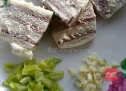 Illustration of how to make pan-fried steamed bun slices 3