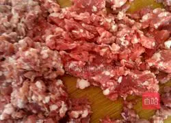 Illustration of how to make big meat buns 2