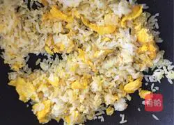  Illustration of how to make egg fried rice 4