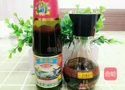 Illustration of how to make wonton stuffing 1