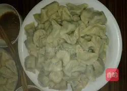 Illustration of how to make leek and fungus dumplings 6